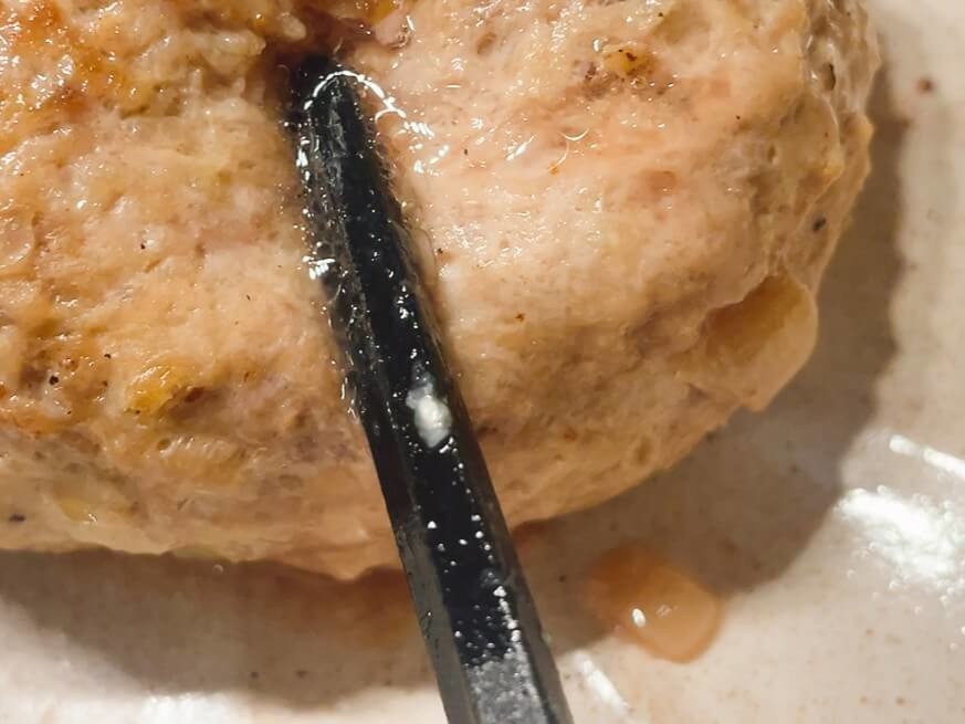 ハンバーグに氷(クラッシュアイス)を入れて焼くレシピ