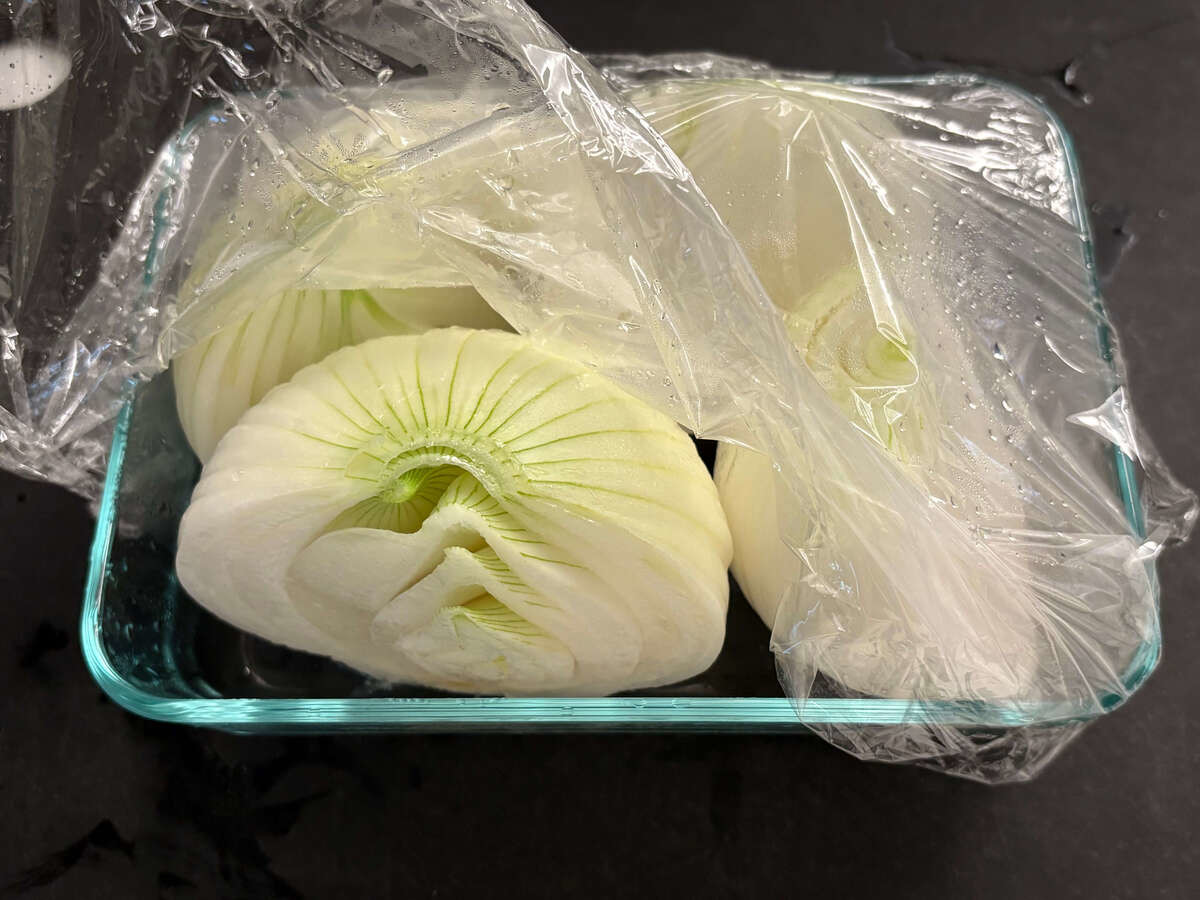 まりこさん「焼き玉ねぎ丸ごとスープ」