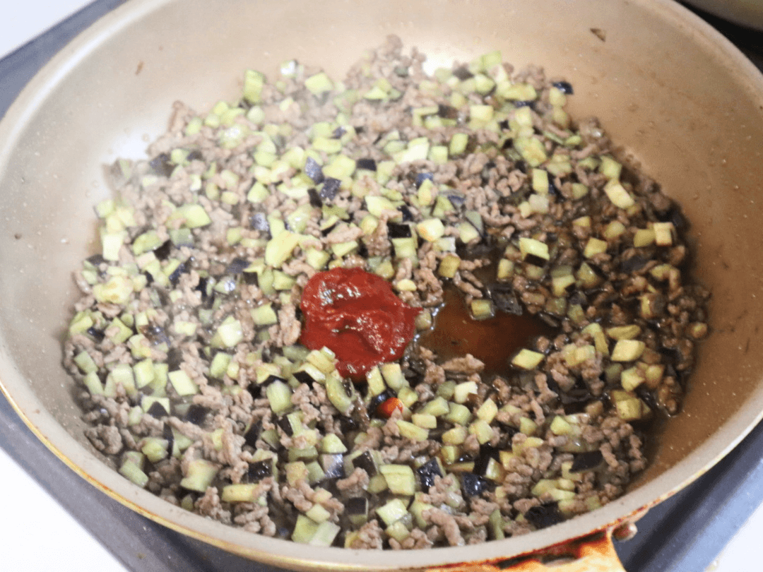 「ナスとひき肉の甘うまケチャップそぼろ丼」