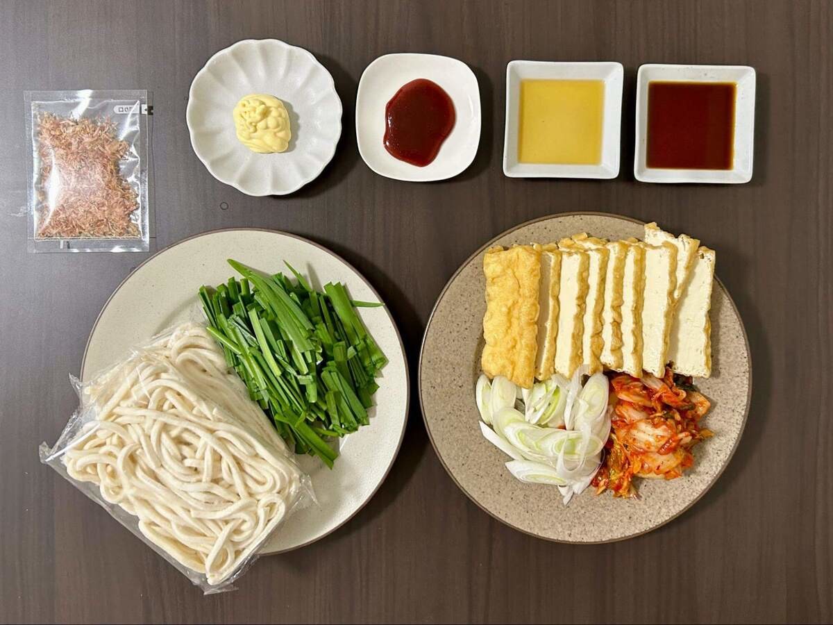 「キムチ厚揚げ焼きうどん」