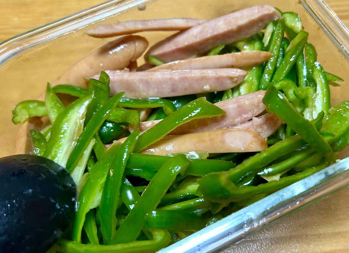 丸大食品公式「ウインナーとピーマンのチンジャオロース風」