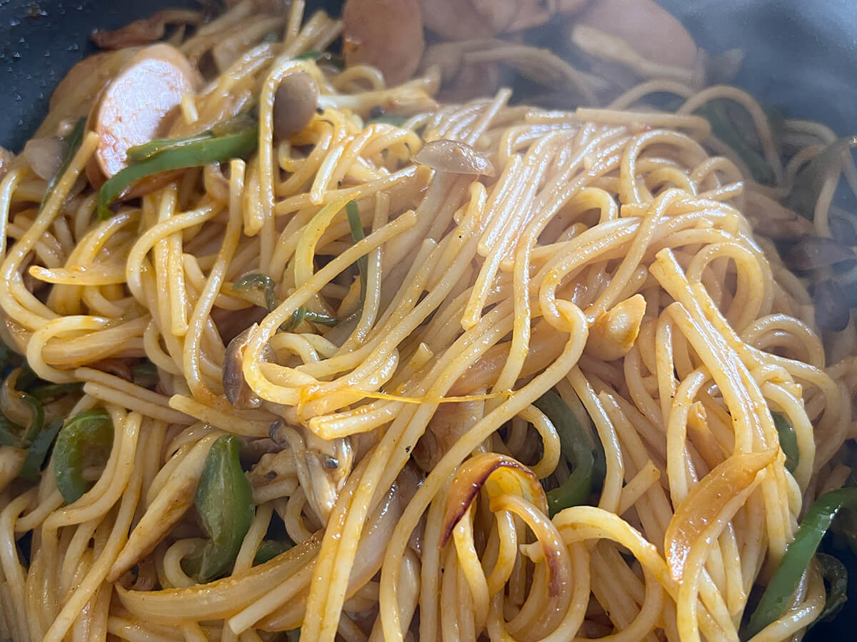 魚肉ソーセージナポリタン