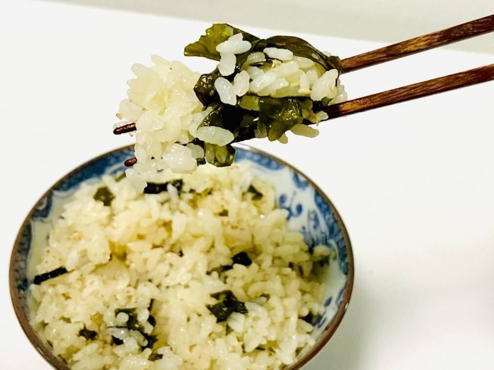 おうちごはんせいさくぶさん「わかめスープのもとでわかめ炊き込みご飯」のレシピ