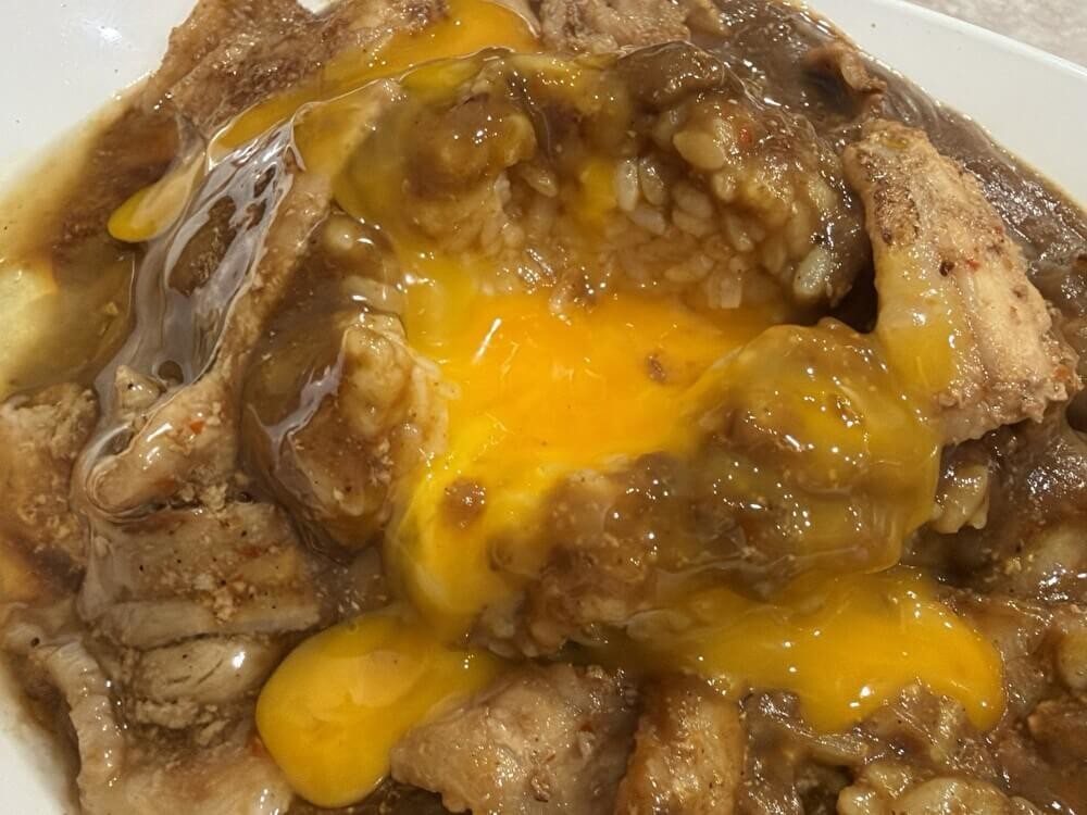 横浜名物「スタミナカレーの店バーグ」の看板メニュー実食レポ