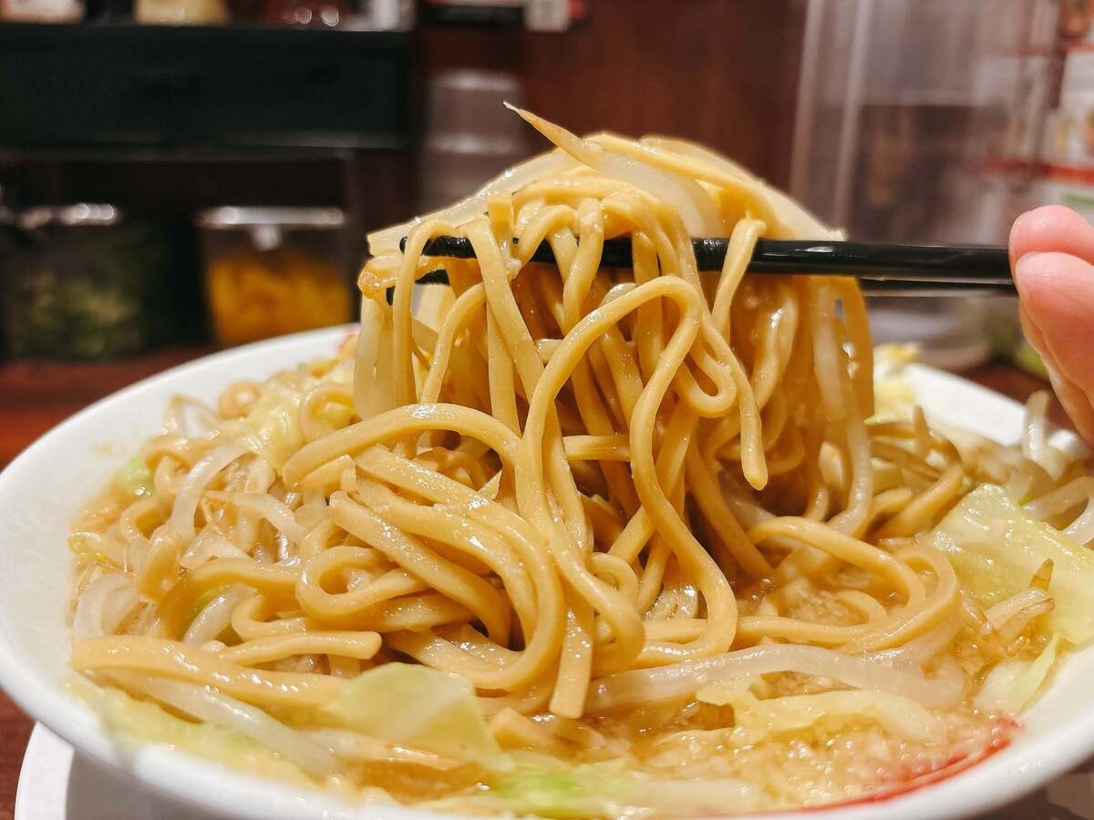 魁力屋「にんにく背脂醤油ラーメン」