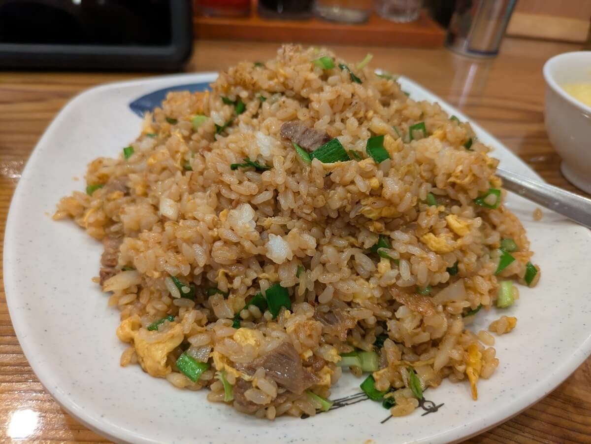 元祥「牛バラ入りのニンニク味チャーハン」