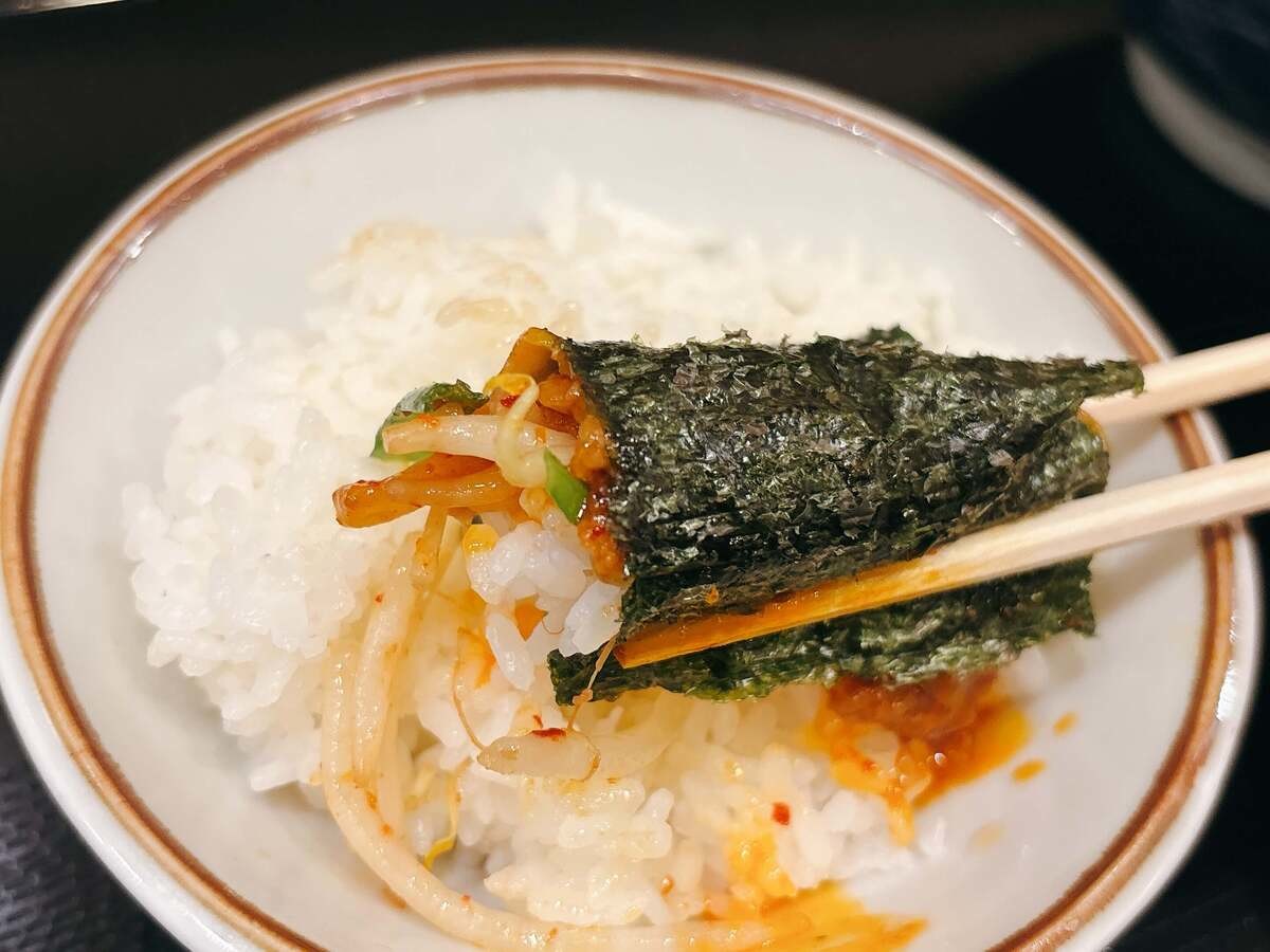 丸亀製麺「肉盛りニラ玉ぶっかけ」