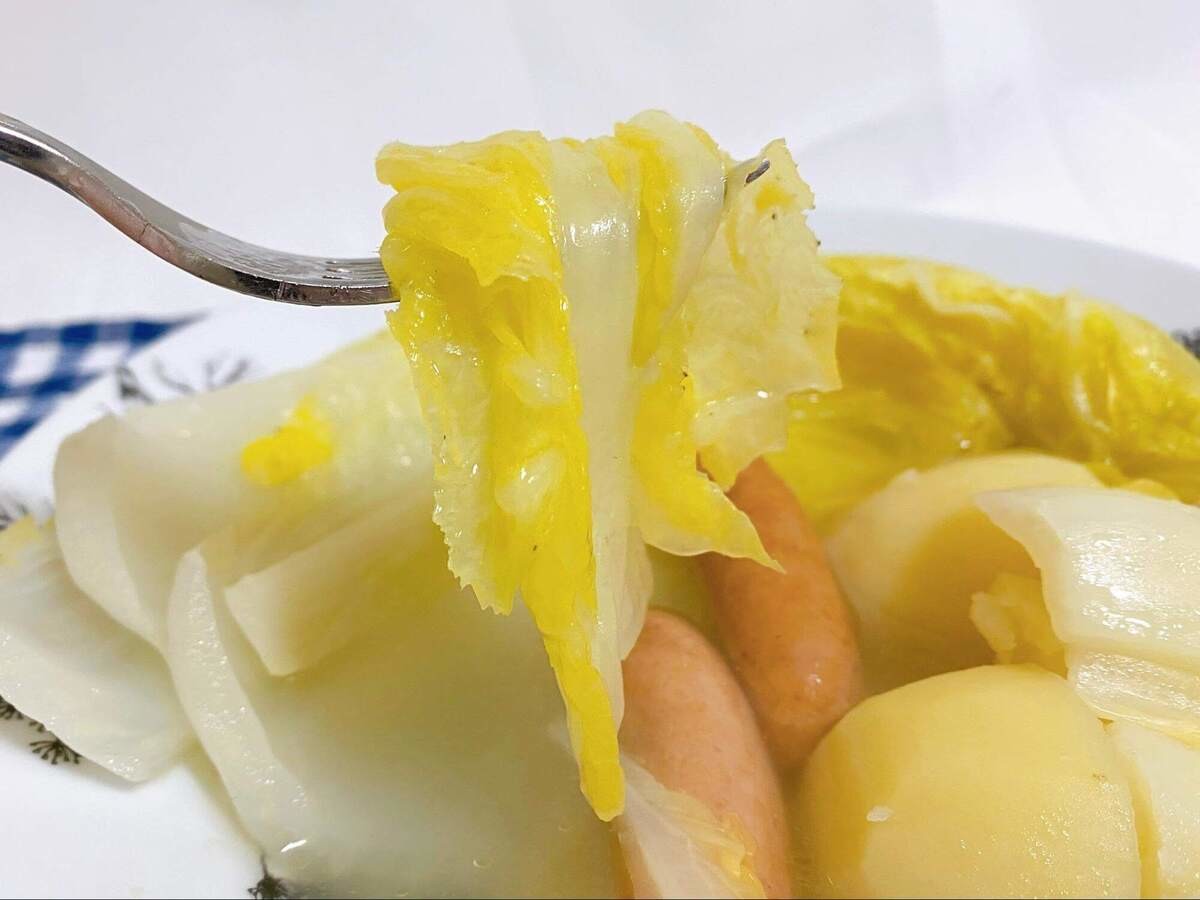 長谷川あかりさん「白菜とウインナーの昆布バターポトフ」