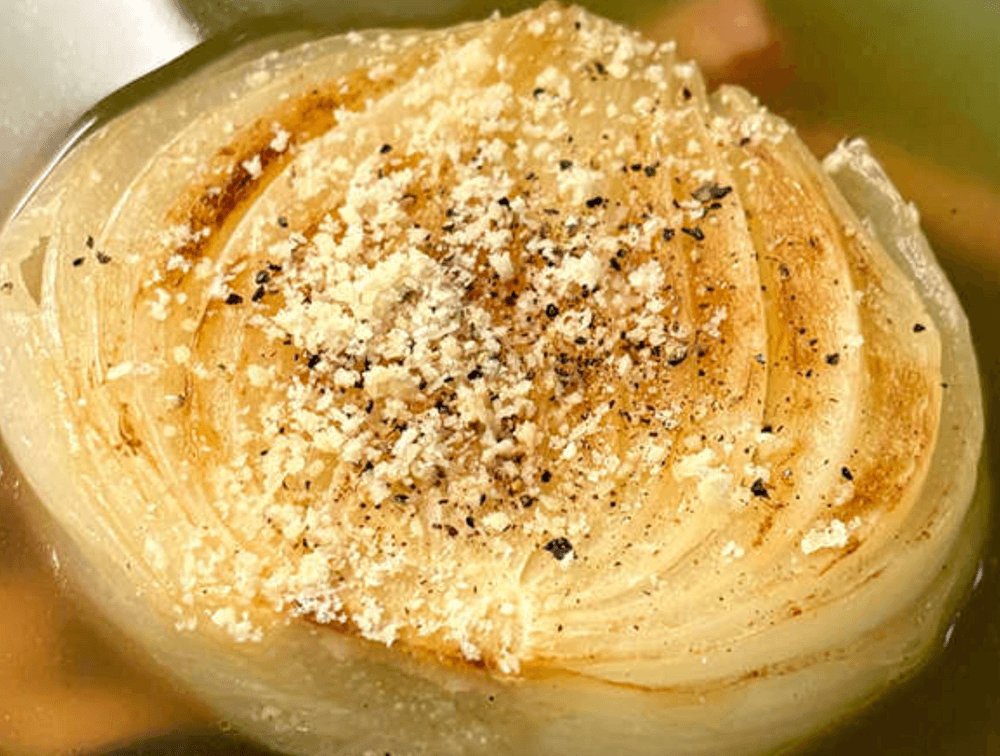 まりこさん「焼き玉ねぎ丸ごとスープ」