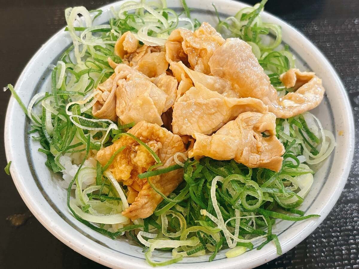 丸亀製麺「こく旨豚玉ぶっかけ 並（税込890円）