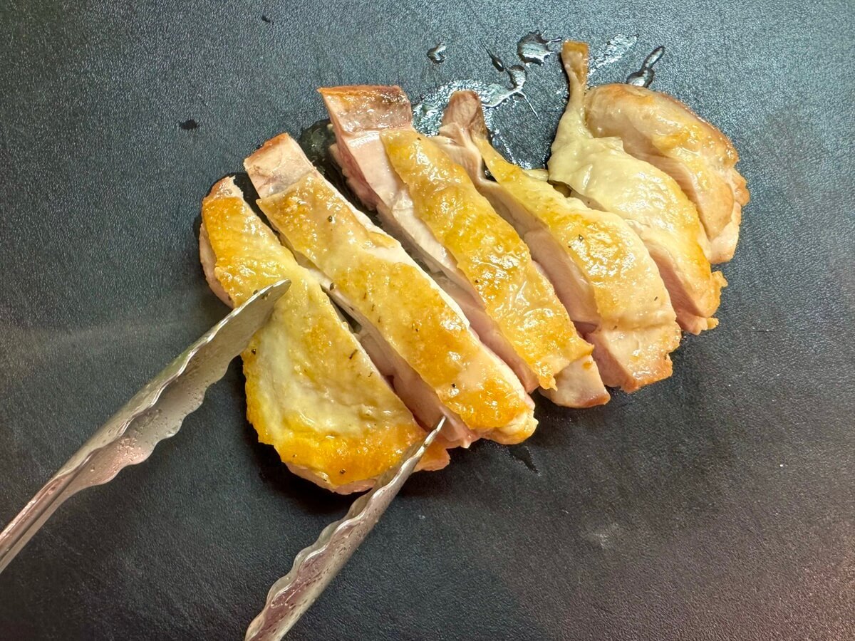 鳥羽周作さん「皮パリパリチキンステーキ」