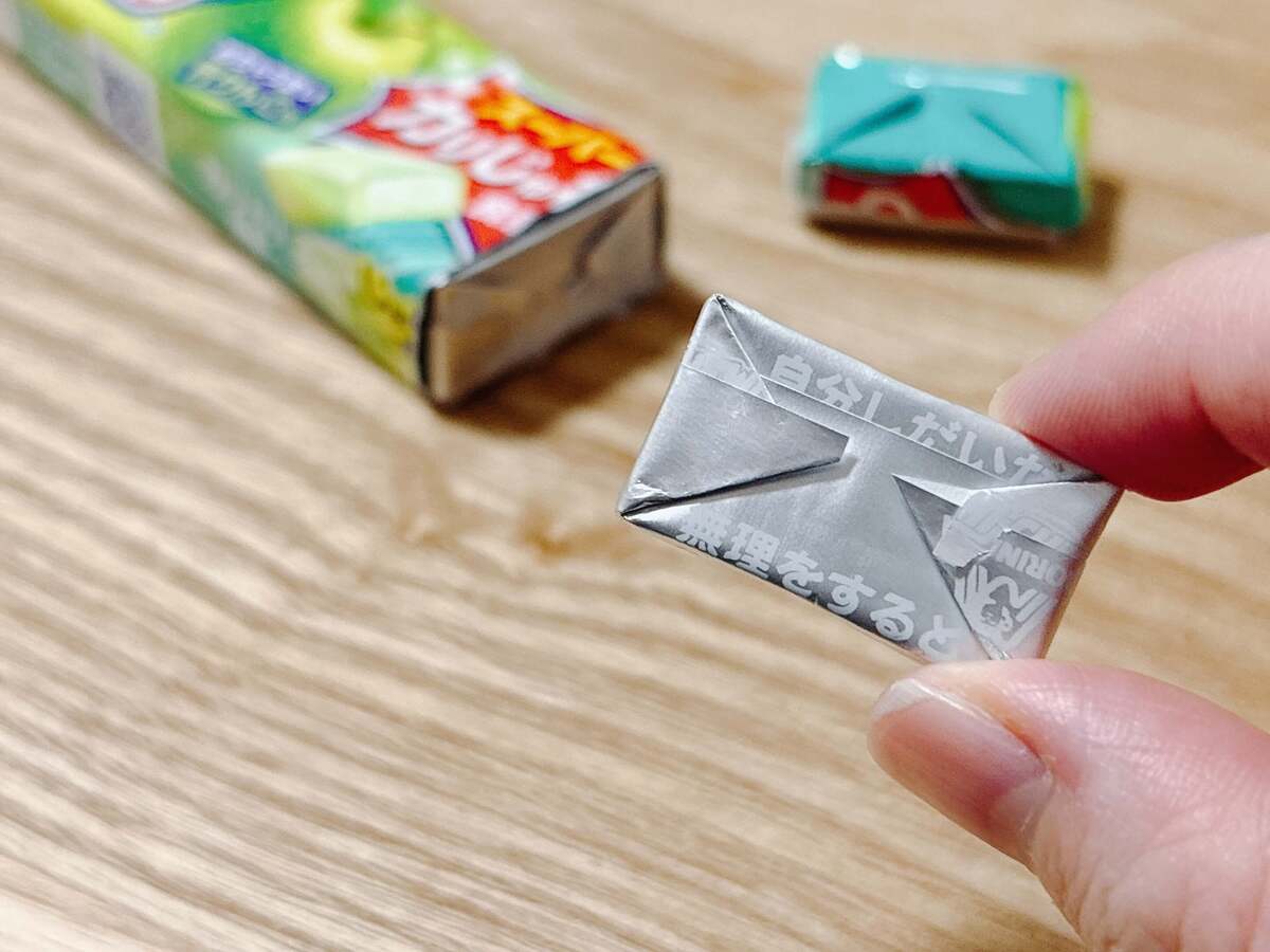 ガムやハイチュウ“開け方”の正解がスゴイ