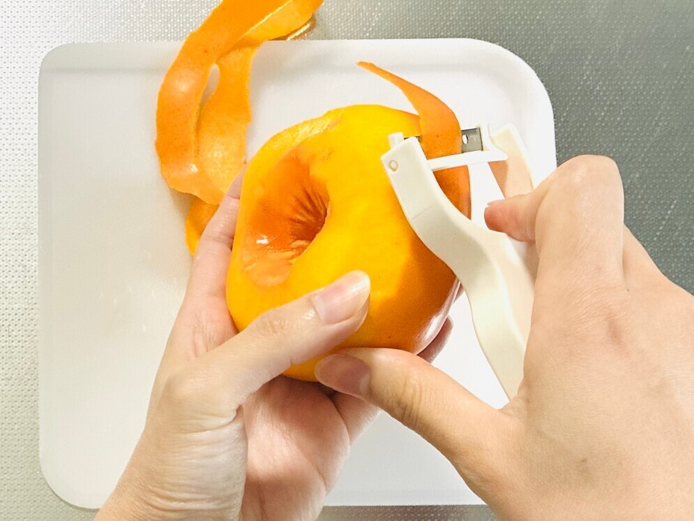 包丁を使わない柿の剥き方