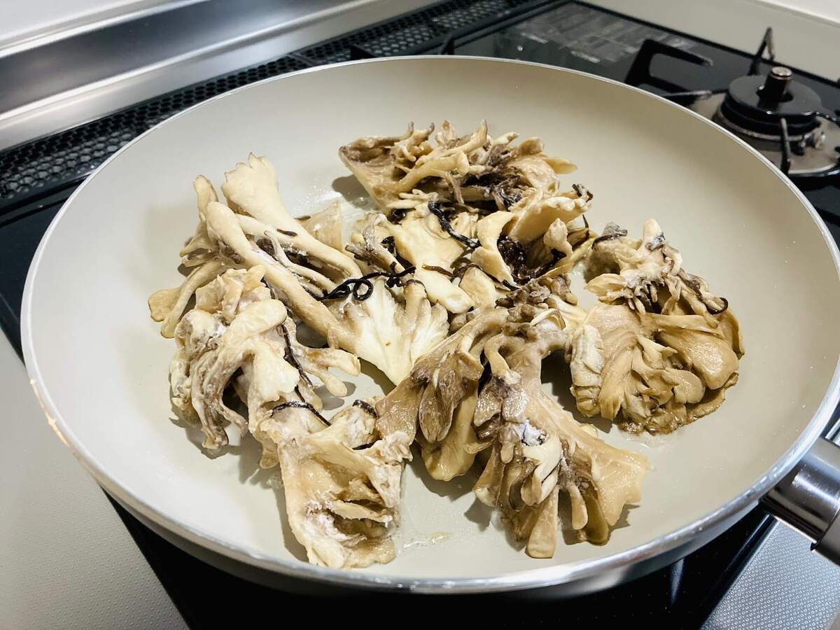 衣が美味しい 雪国まいたけの塩昆布唐揚げ