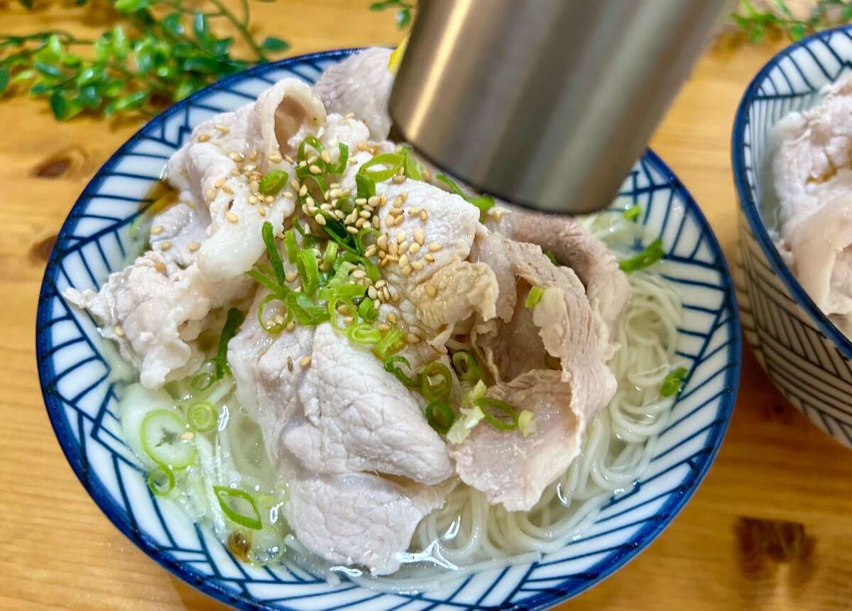 もこ⌇夫の胃袋つかんだ褒められごはんさん「ネギ塩豚そうめん」のレシピ