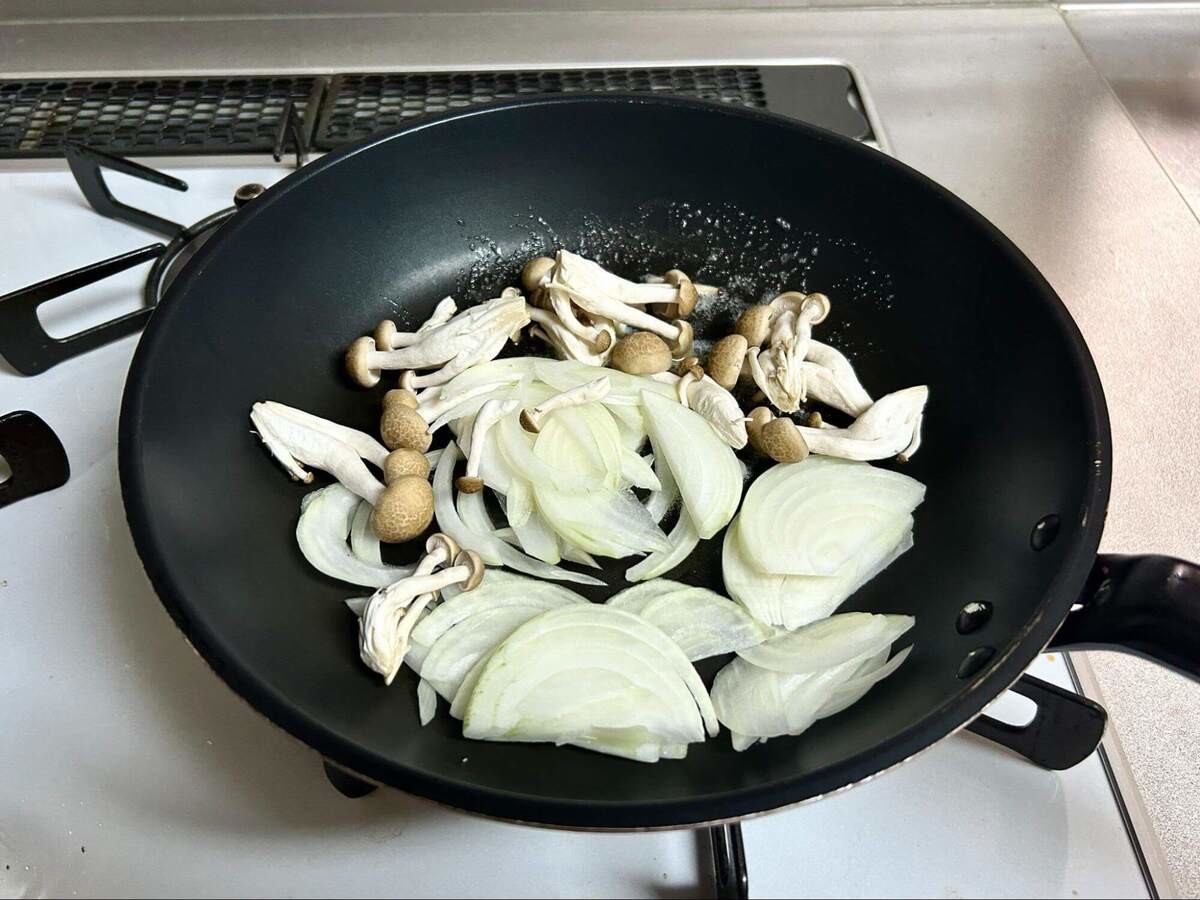 鳥羽周作さん「ふわふわ煮込みハンバーグ」