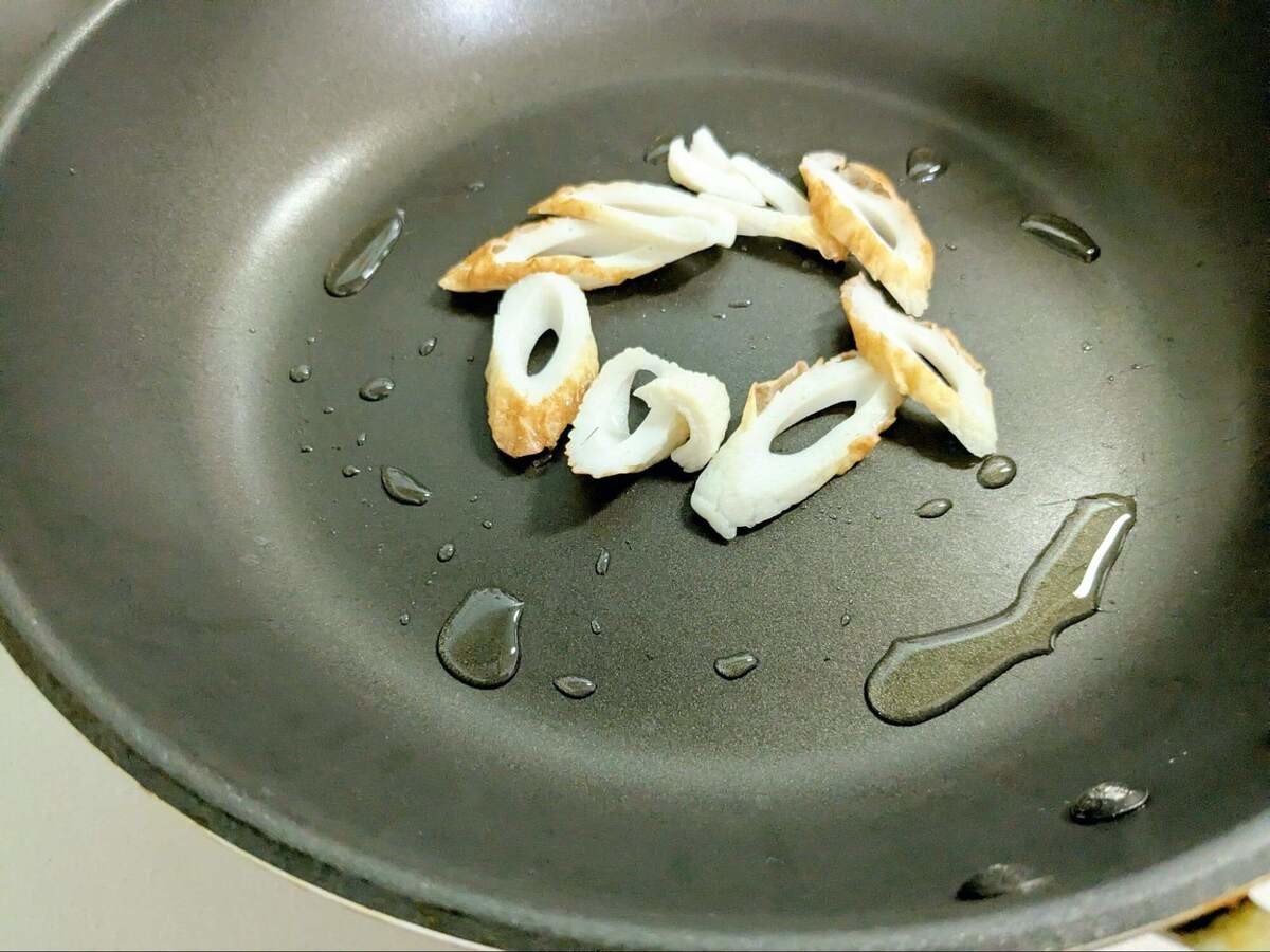 キッコーマン公式「ちくわの磯辺揚げ風目玉焼きのっけご飯」