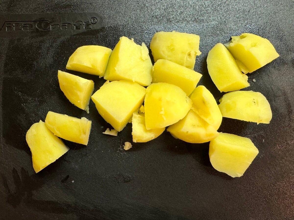 タサン志麻さん「カリカリじゃがいもと鶏のソテー」のレシピ