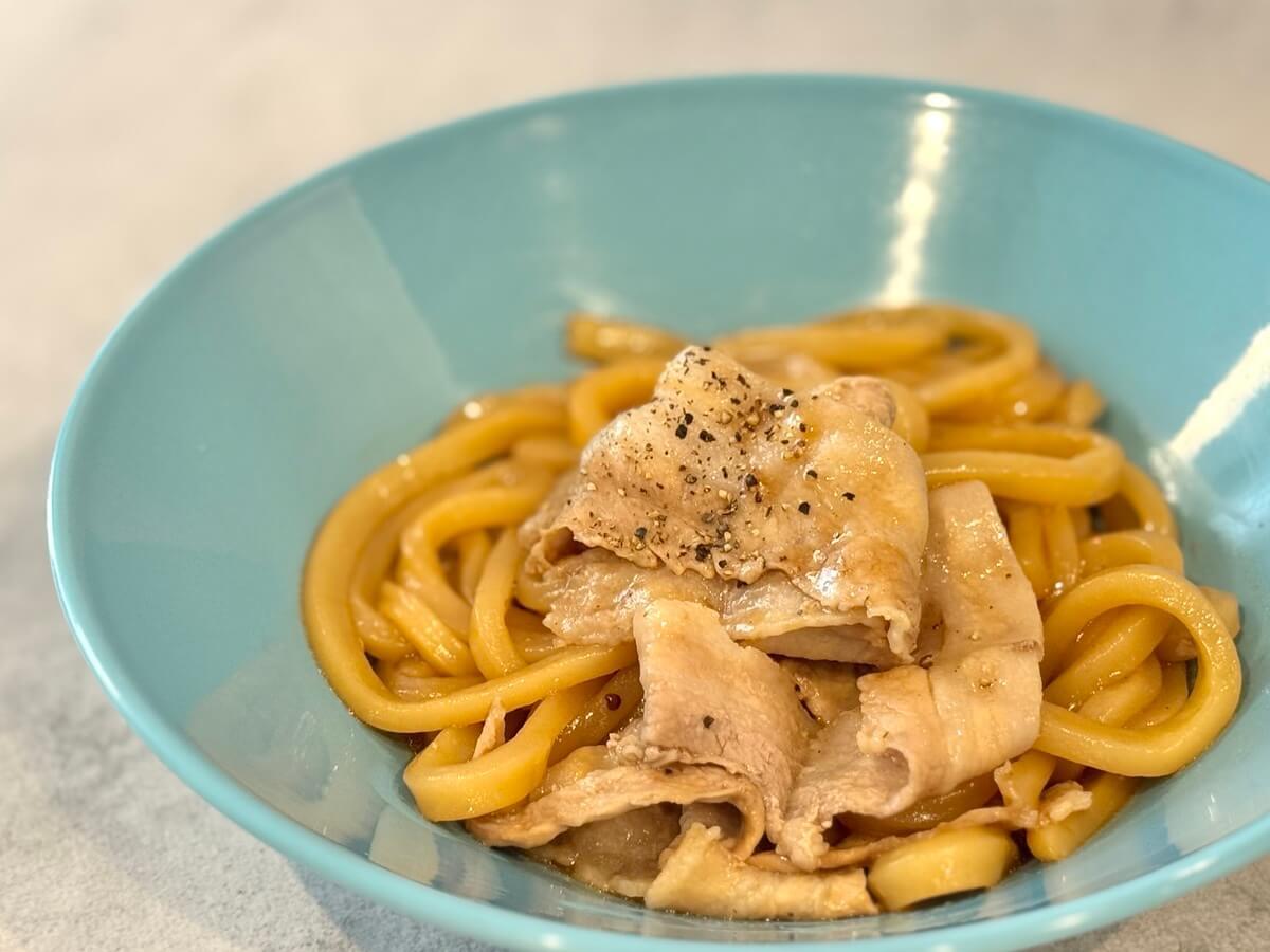 りゅうさん「豚バラのコク旨バターうどん」のレシピ