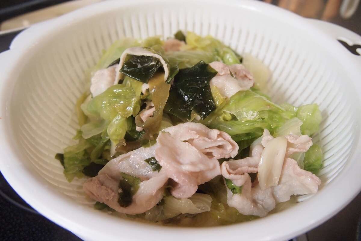市瀬悦子さん「蒸し豚とレタスのオイスターごまだれ」