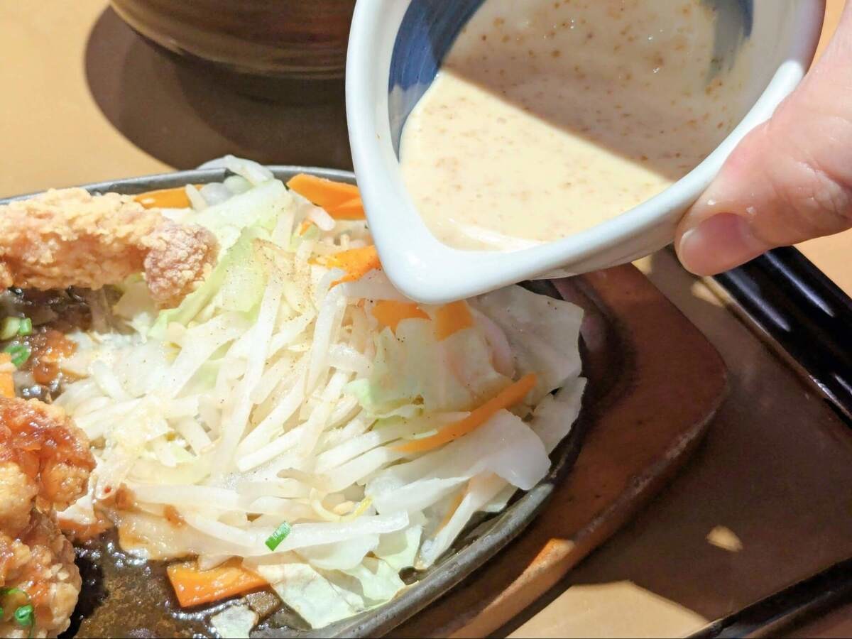【やよい軒】鉄板フェア第2弾！絶品香味だれで食べる油淋鶏