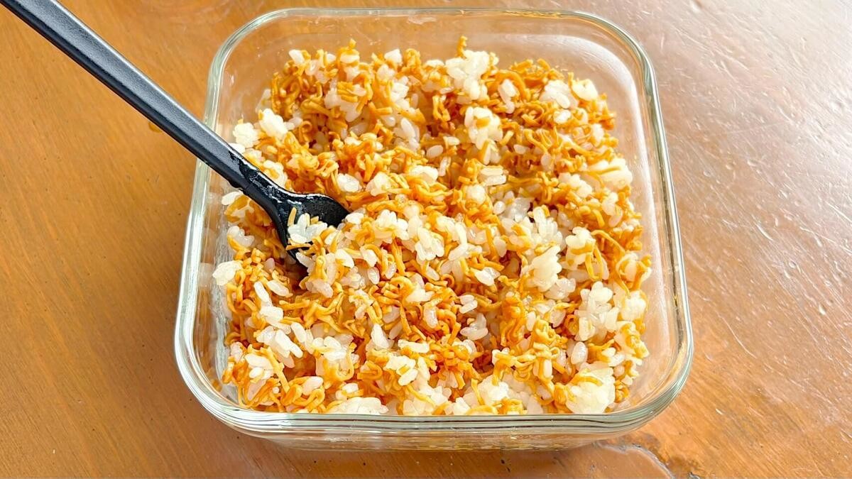 「チキンラーメン炒飯風」のレシピ