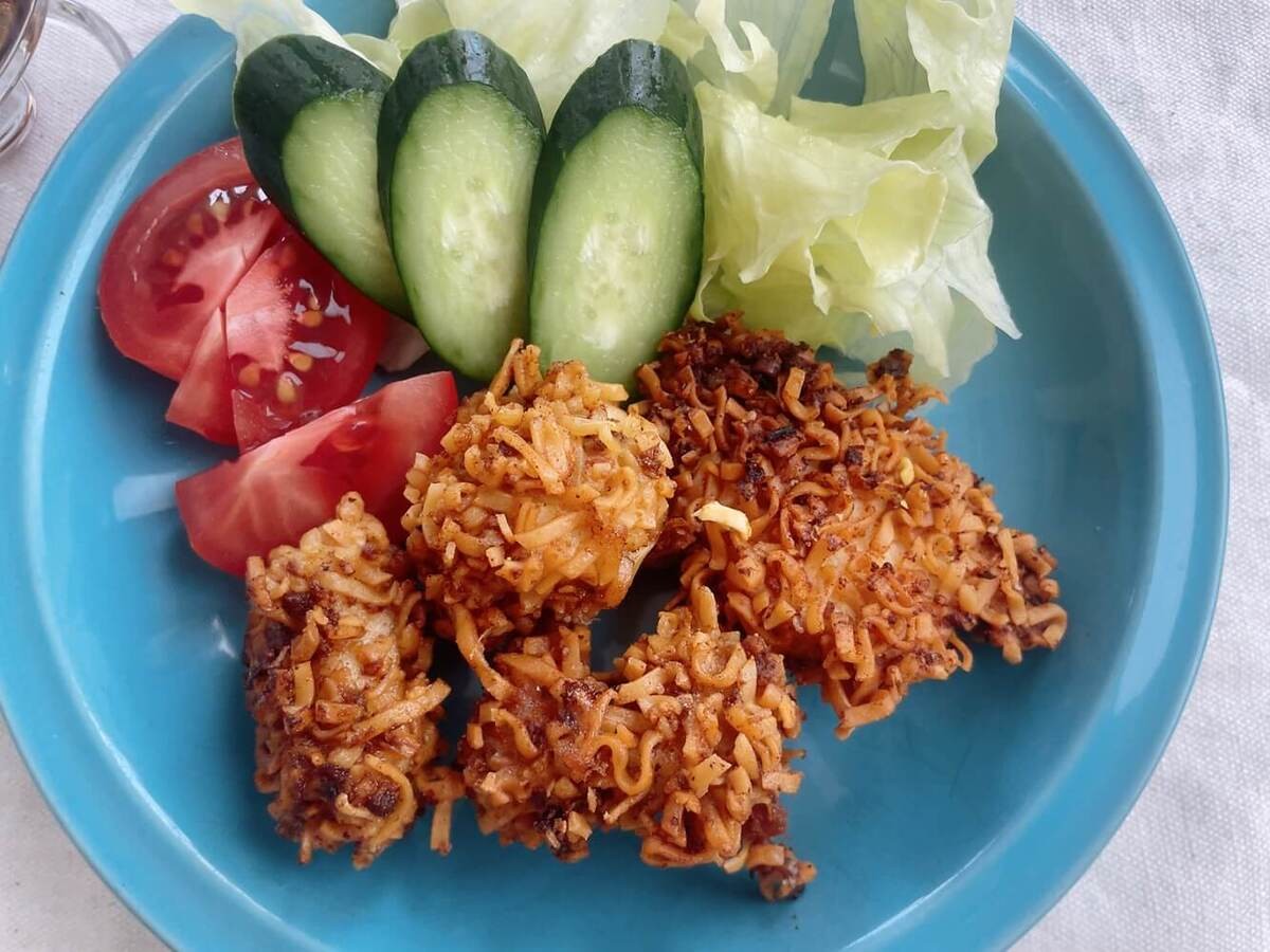 カップ麺が唐揚げの衣に!?