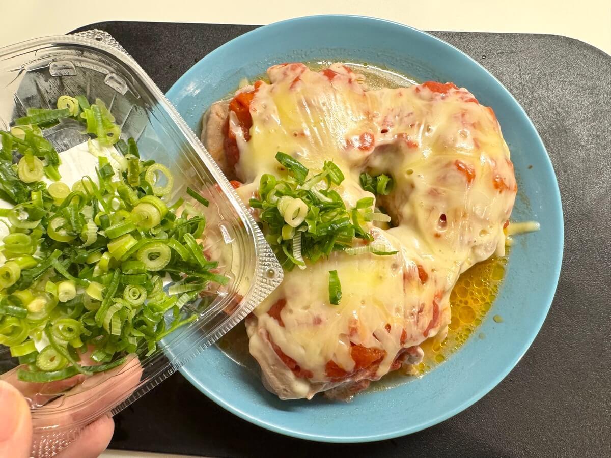 厚揚げのトマチー肉巻き