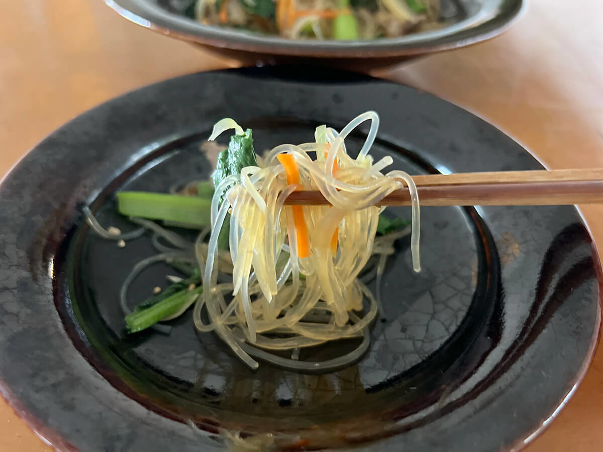 ヒガシマル醤油公式「小松菜のチャプチェ」