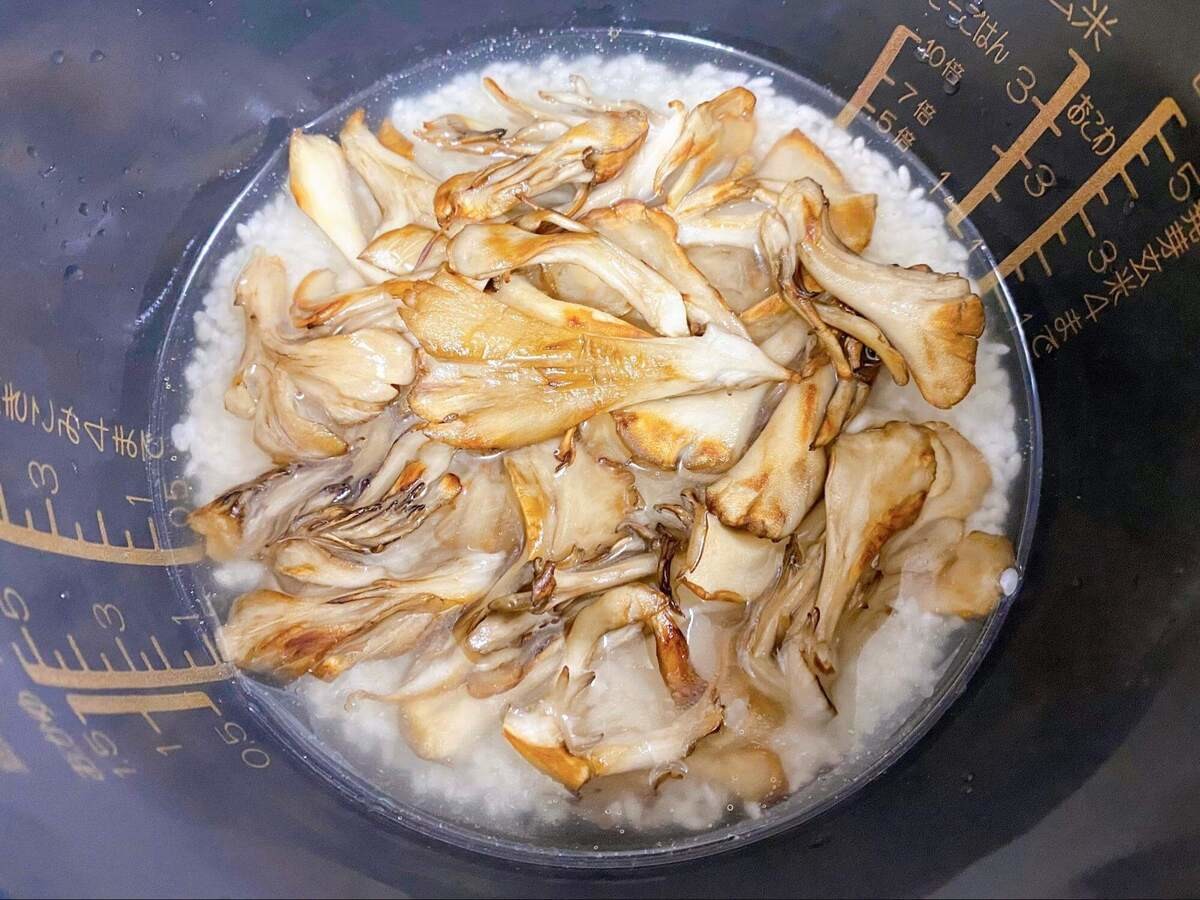 ユキグニファクトリー「まいたけのネギ塩炊き込みご飯」