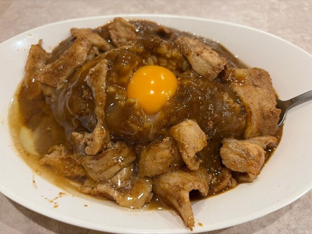 横浜名物「スタミナカレーの店バーグ」の看板メニュー実食レポ