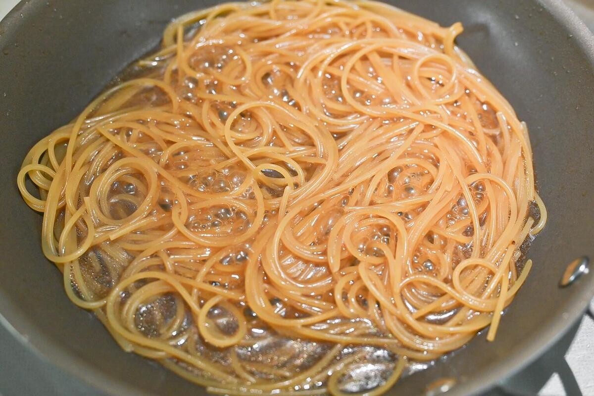 鳥羽周作さん「めんつゆナポリタン」のレシピ