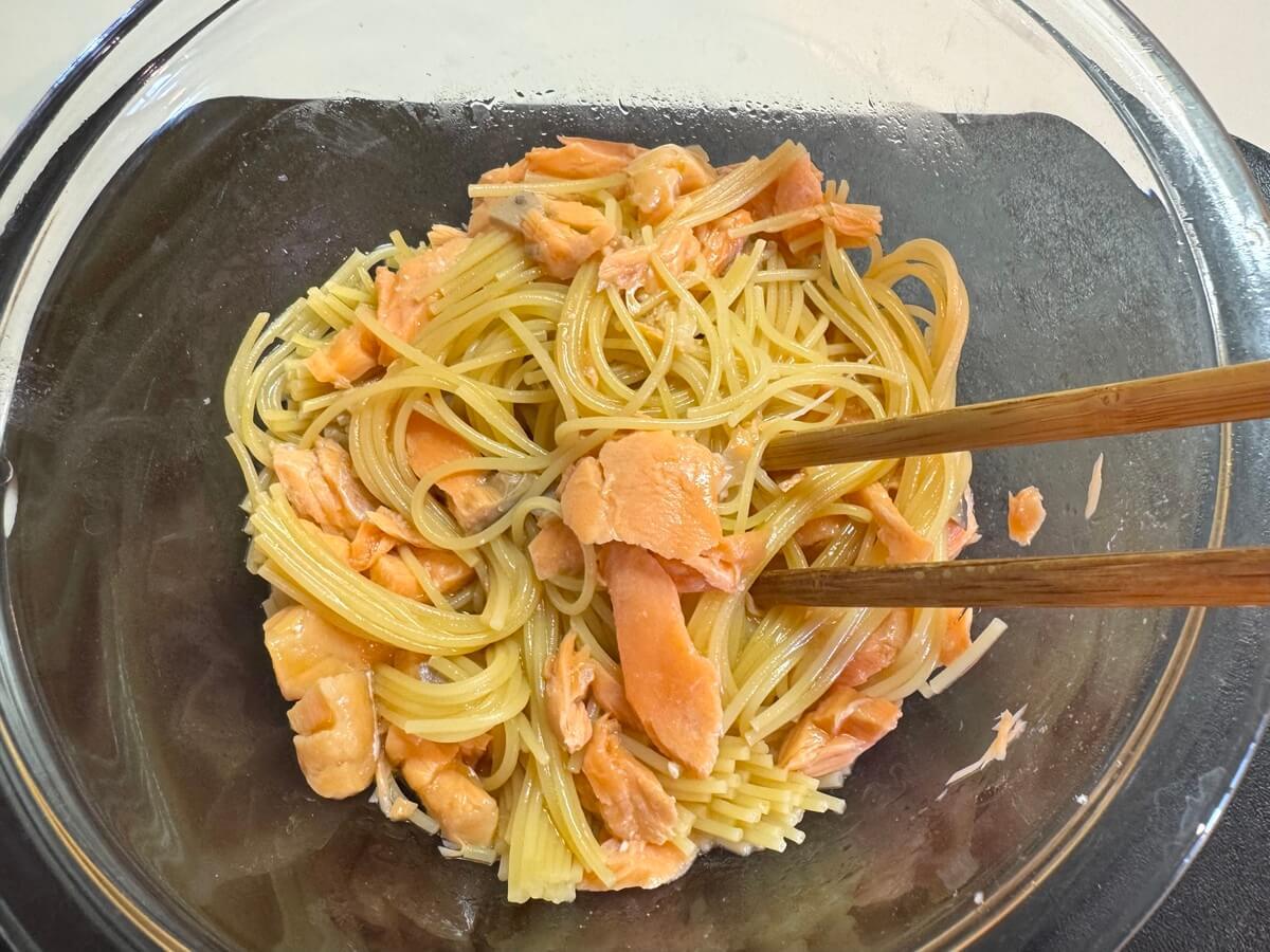 クレハ公式「レンジde鮭クリームパスタ」