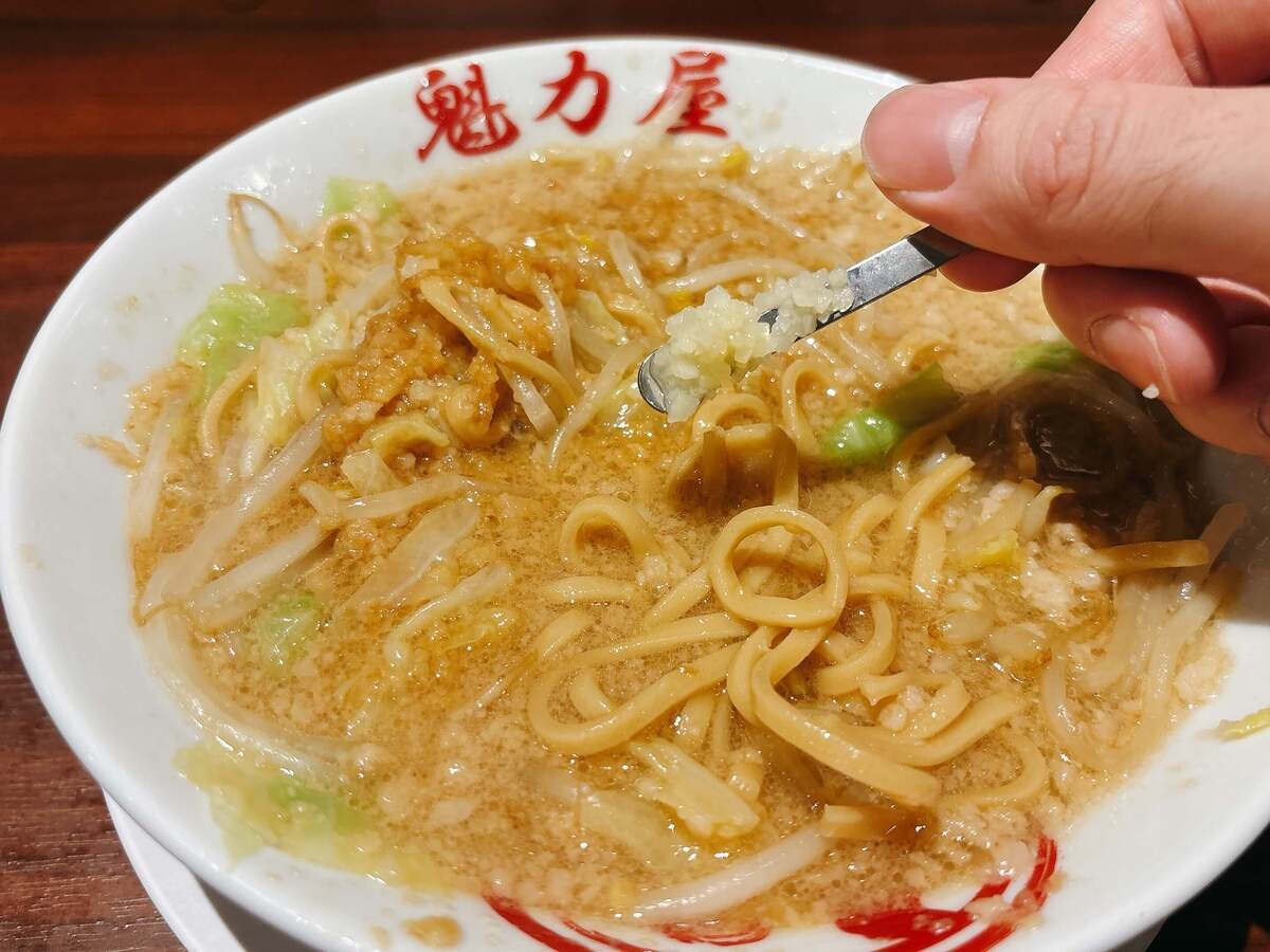 魁力屋「にんにく背脂醤油ラーメン」
