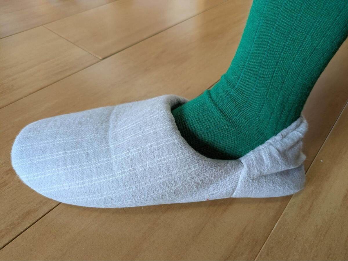 足元からあたたかく2way仕様が嬉しいルームシューズ