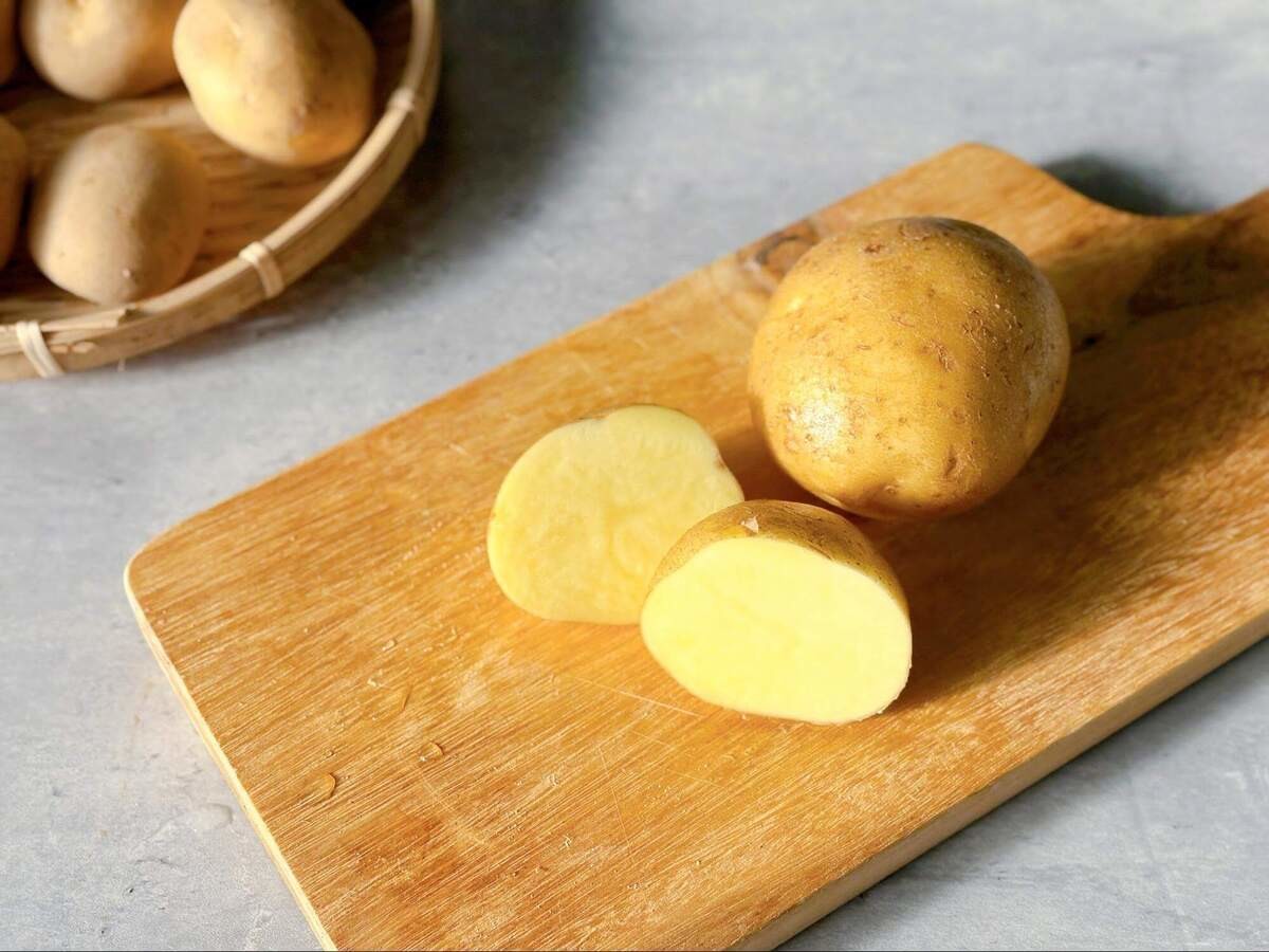 じゃがいもが緑色になる理由や体への影響