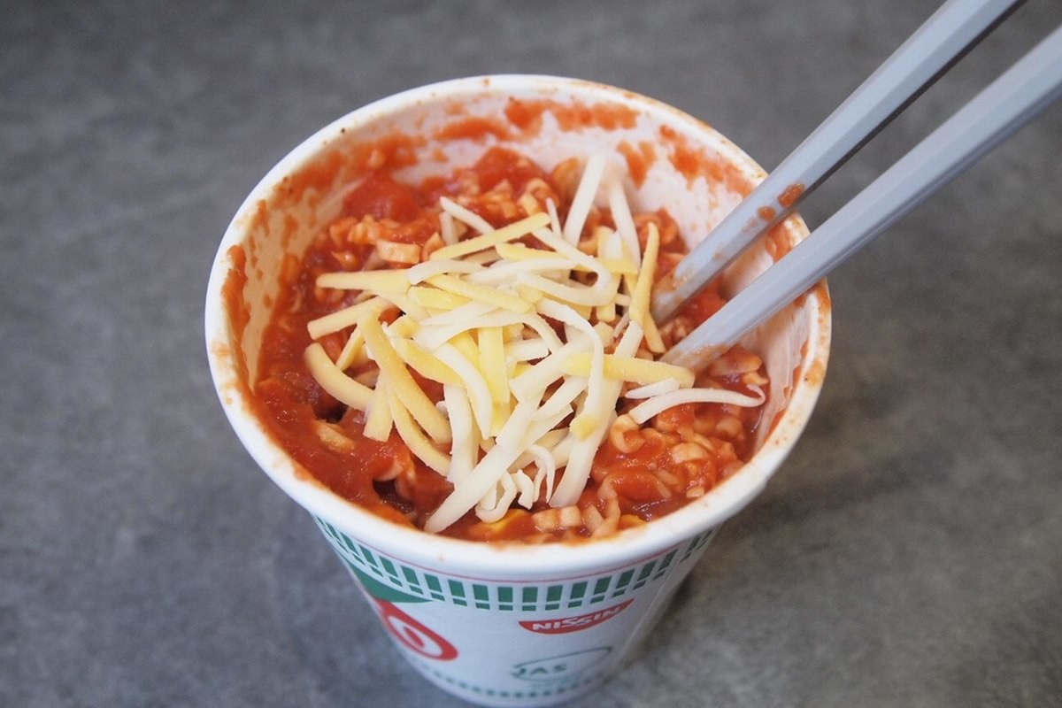 おすすめのカップ麺アレンジ!トマト缶で「無水チリトマト」