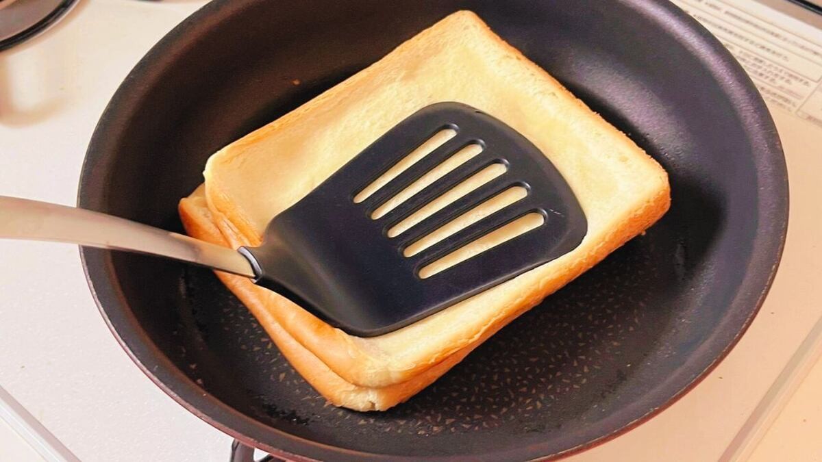 「アポロのクリスピーホットサンド」