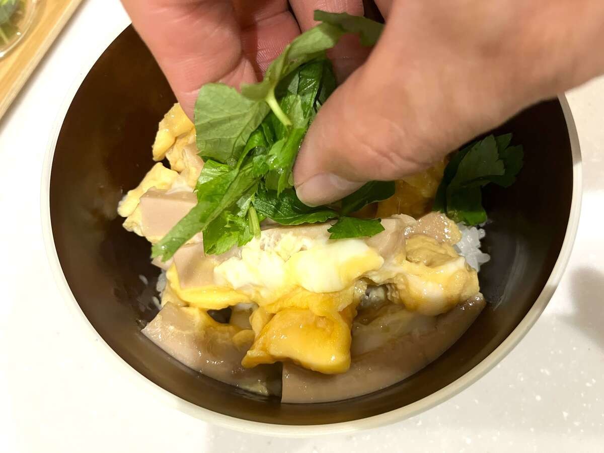 ニッスイ「ソーセージのレンチン親子丼」のレシピ