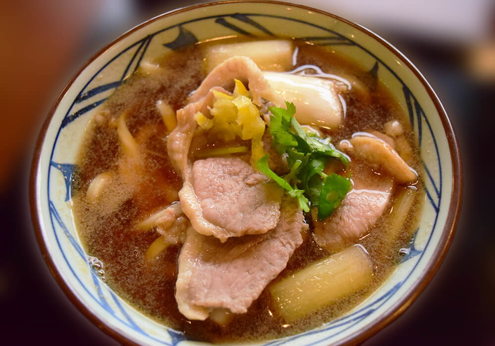 平日なのに混雑する丸亀製麺