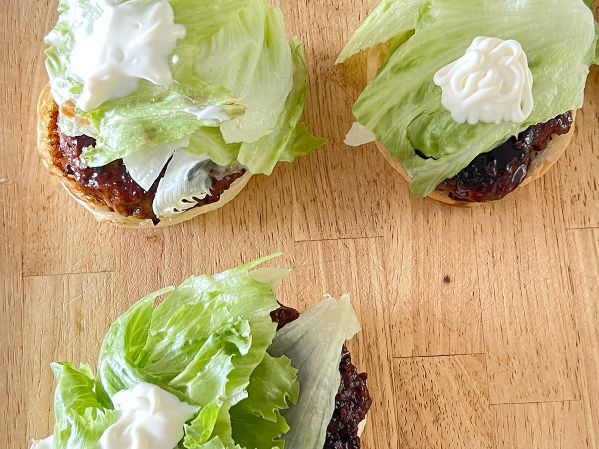 小林まさみさん「照り焼きレタスバーガー」のレシピ