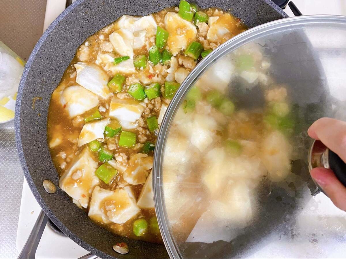 河野雅子さん「オクラと鶏肉のマーボー豆腐」