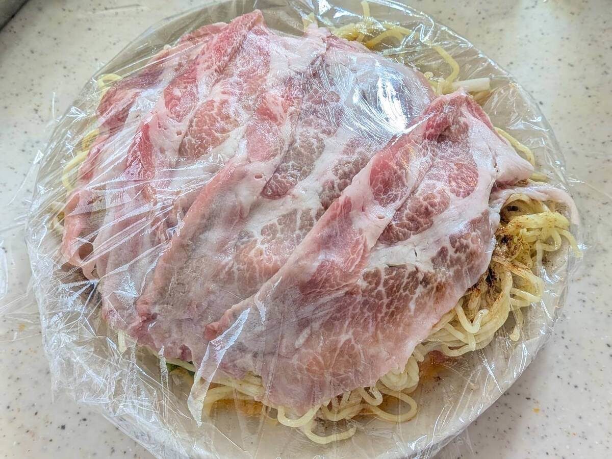 かわぴーさん「もう炒めない 爆速オムそば」