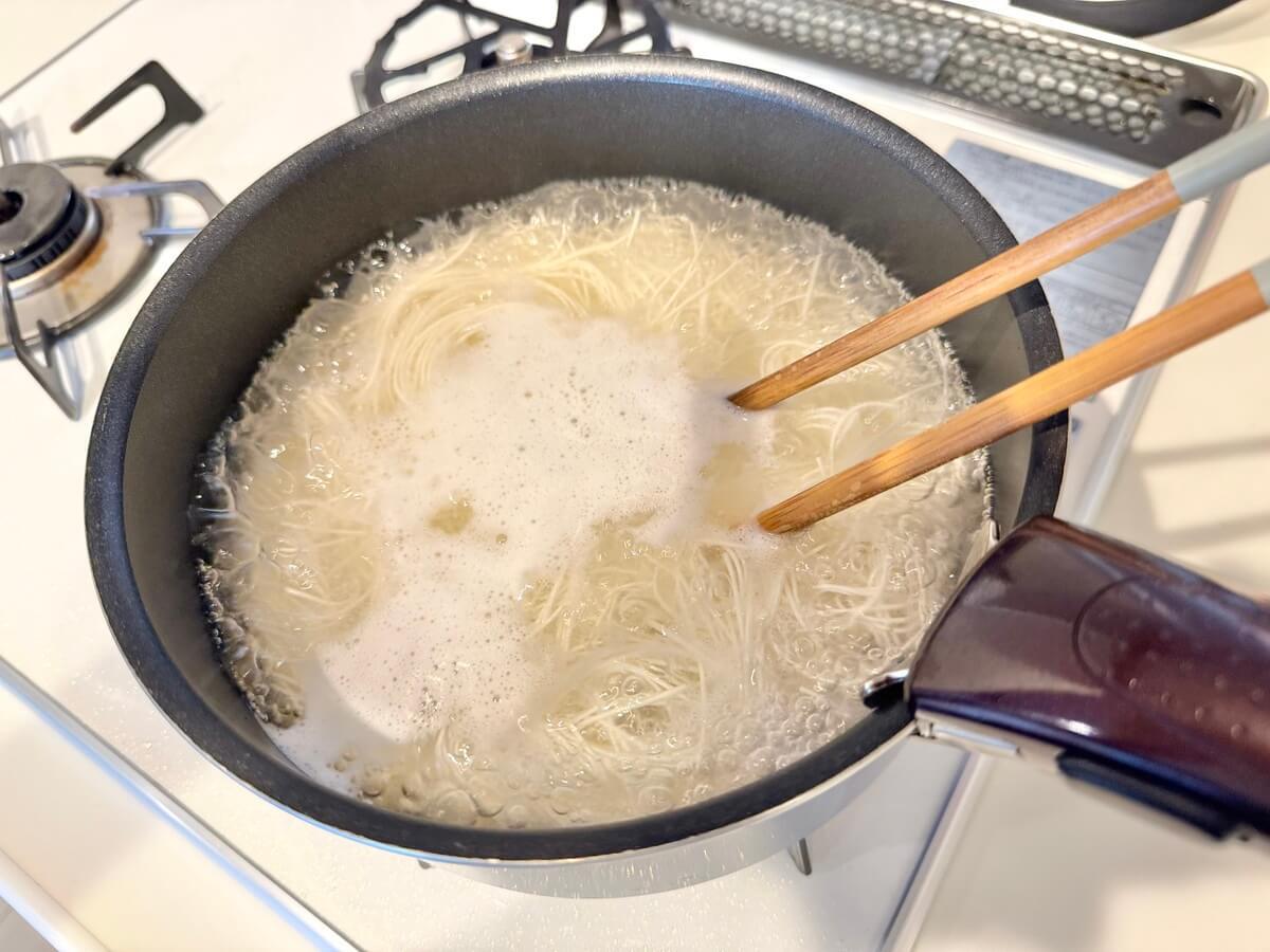 ひとくちモッツァレラとトマトのそうめん