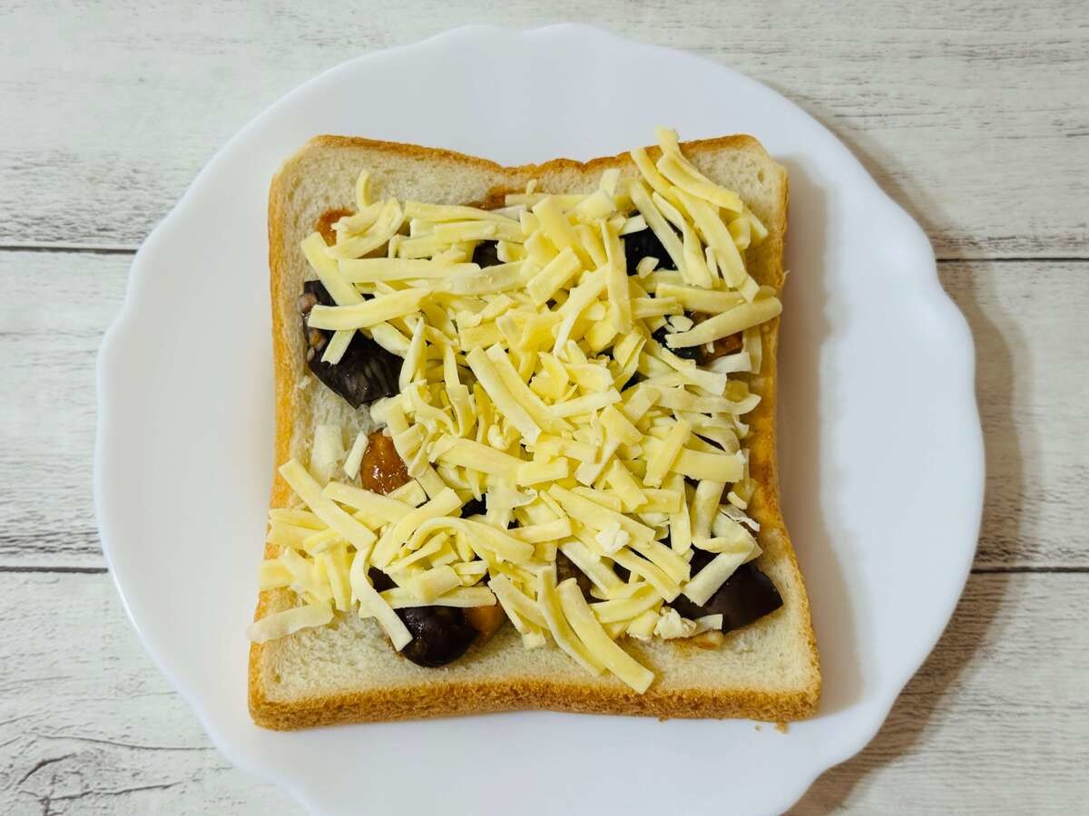 「なすのナムルチーズトースト」
