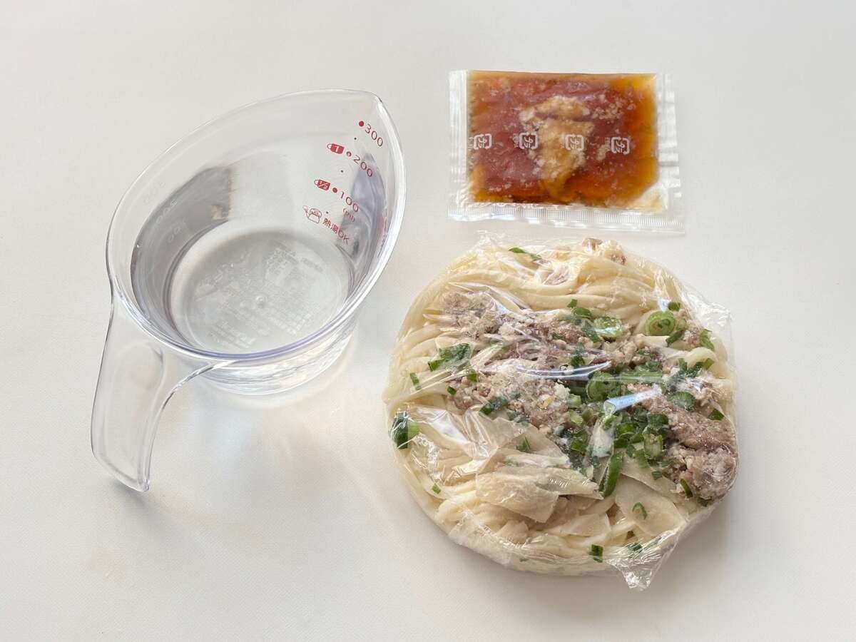 ロピアおすすめ「道場六三郎お墨付き 心のだし 肉うどん」