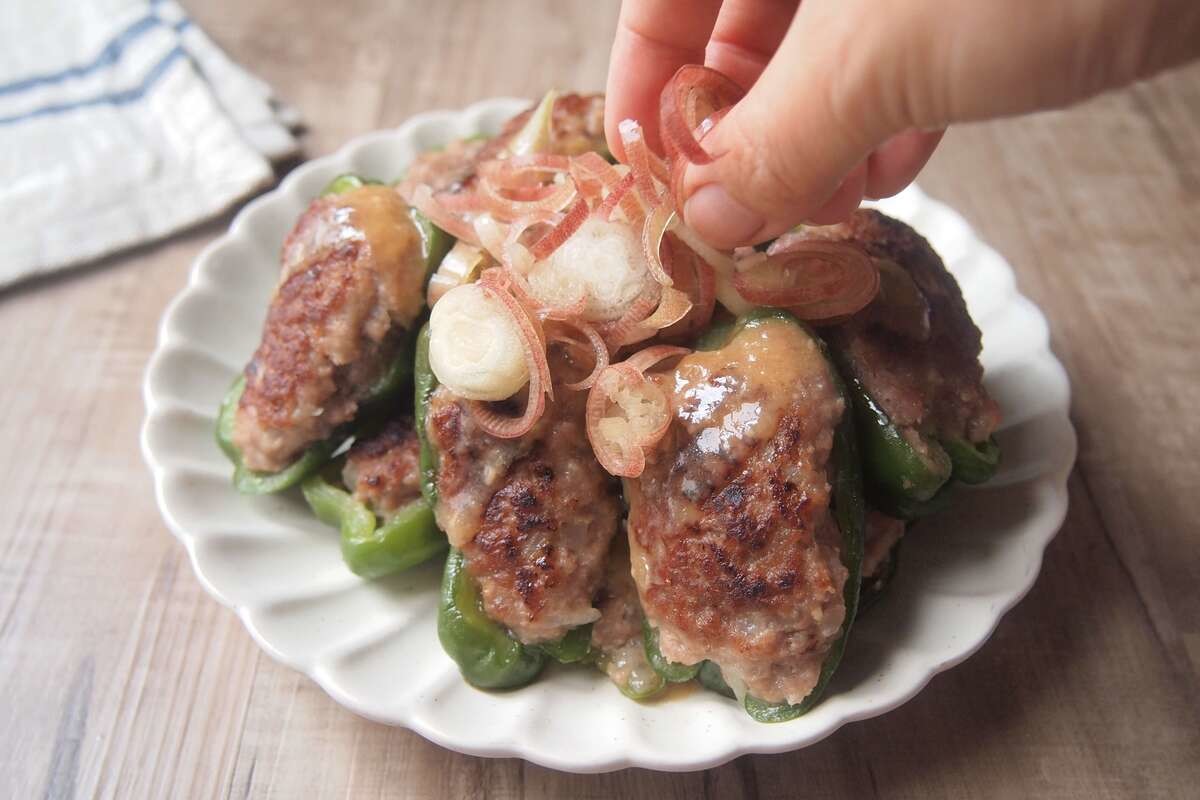 ピーマンの肉づめ