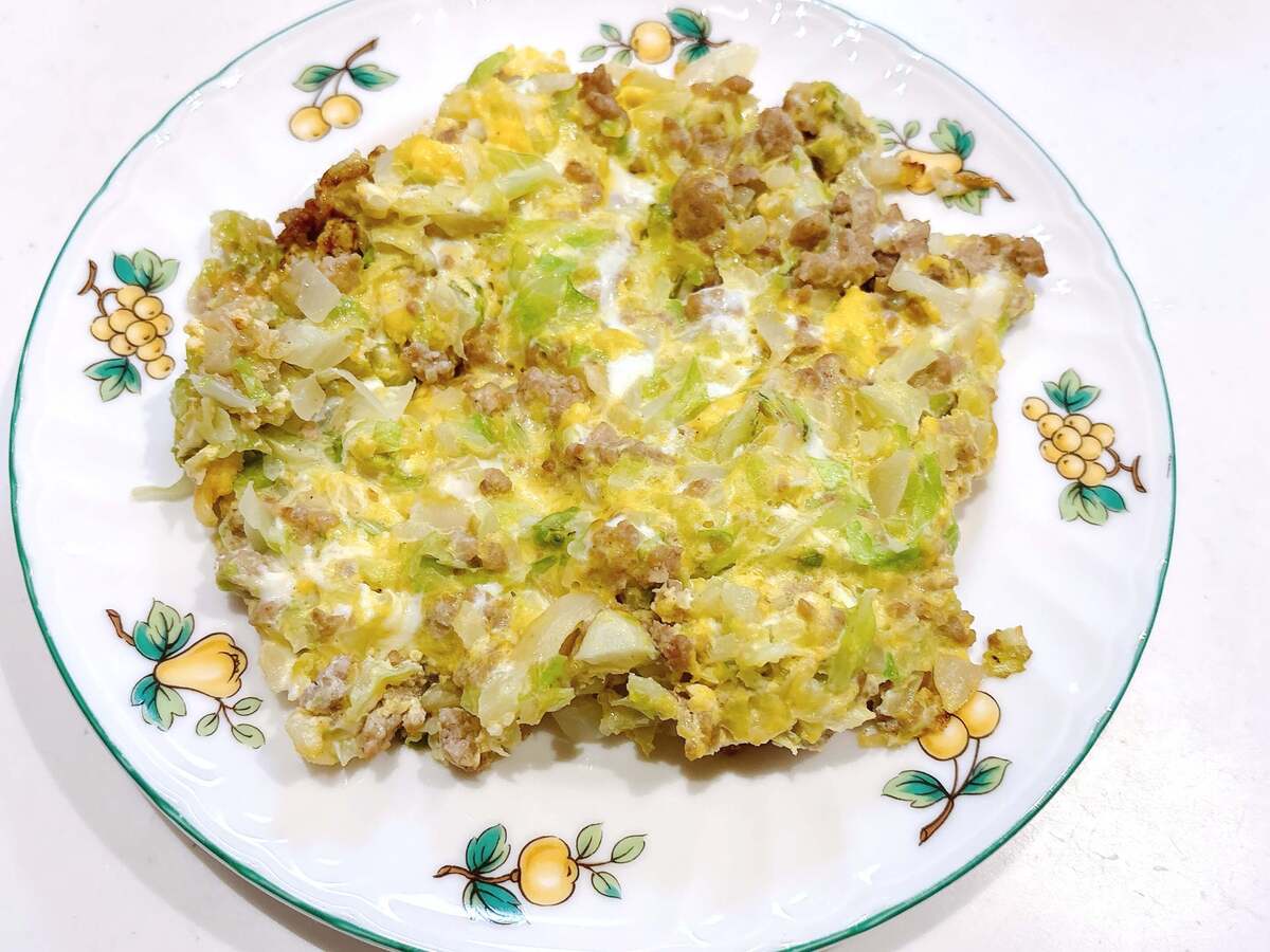 辻󠄀調理師専門学校監修「キャベツと挽き肉のオムレツ」