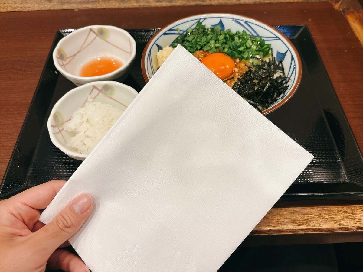 【丸亀製麺】注目の新作「肉辛まぜうどん」を実食レビュー