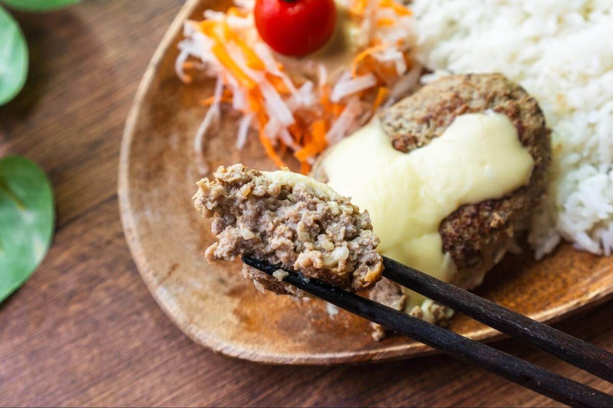 「元店長がこっそり教えるびっくりドンキーのハンバーグ」のレシピ